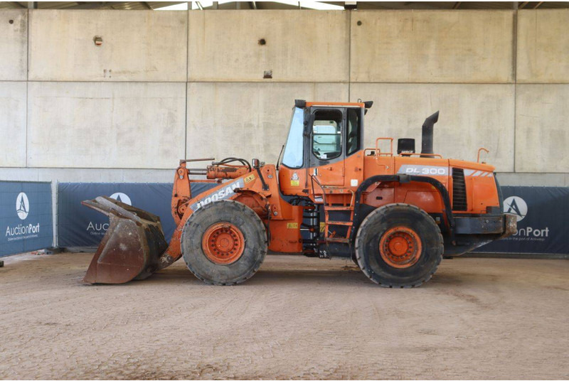 Doosan DL300 - Kolový nakladač: obrázek 2 Doosan DL300 - Kolový nakladač: obrázek 2