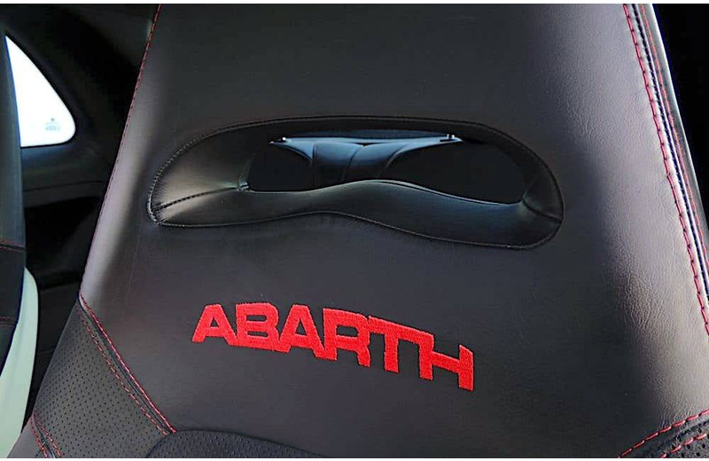 Fiat 500 Abarth Tributo Ferrari (limited 142/200) - Osobní auto: obrázek 5 Fiat 500 Abarth Tributo Ferrari (limited 142/200) - Osobní auto: obrázek 5