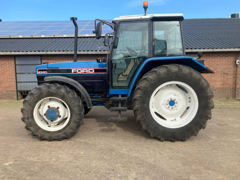 Ford 8340 - Traktor: obrázek 2 Ford 8340 - Traktor: obrázek 2