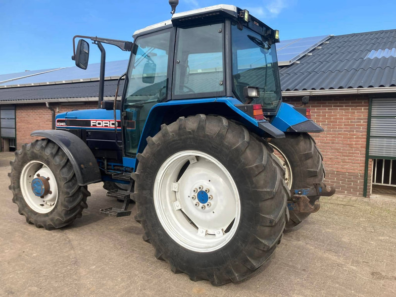 Ford 8340 - Traktor: obrázek 4 Ford 8340 - Traktor: obrázek 4