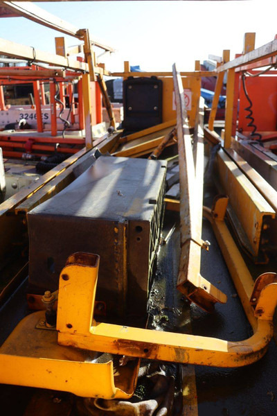 Kloubová plošina Genie 3246ES: obrázek 14 Kloubová plošina Genie 3246ES: obrázek 14