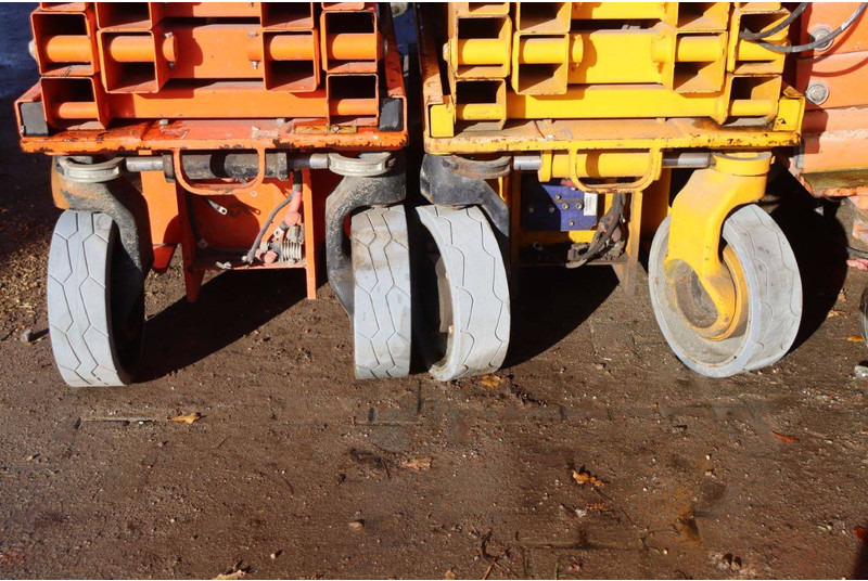 Kloubová plošina Genie 3246ES: obrázek 7 Kloubová plošina Genie 3246ES: obrázek 7