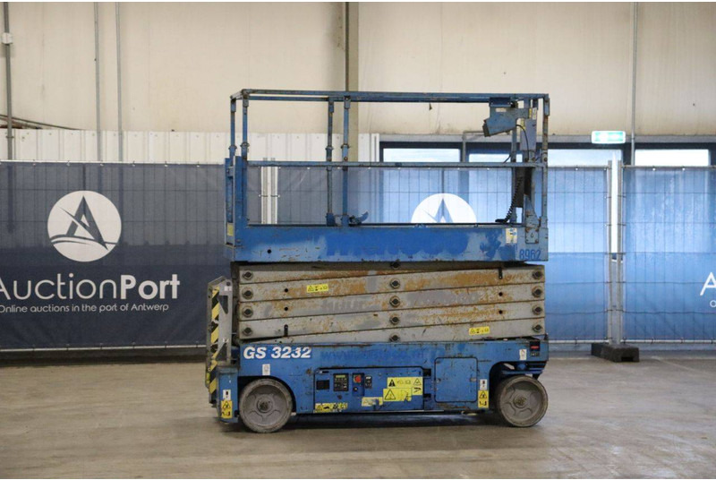 Genie GS-3232 - Nůžková plošina: obrázek 1 Genie GS-3232 - Nůžková plošina: obrázek 1