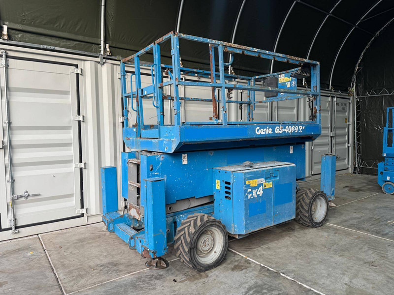 Nůžková plošina Genie GS-4069: obrázek 17