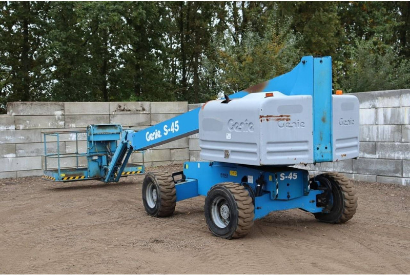 Genie S-45 - Teleskopická plošina: obrázek 4 Genie S-45 - Teleskopická plošina: obrázek 4