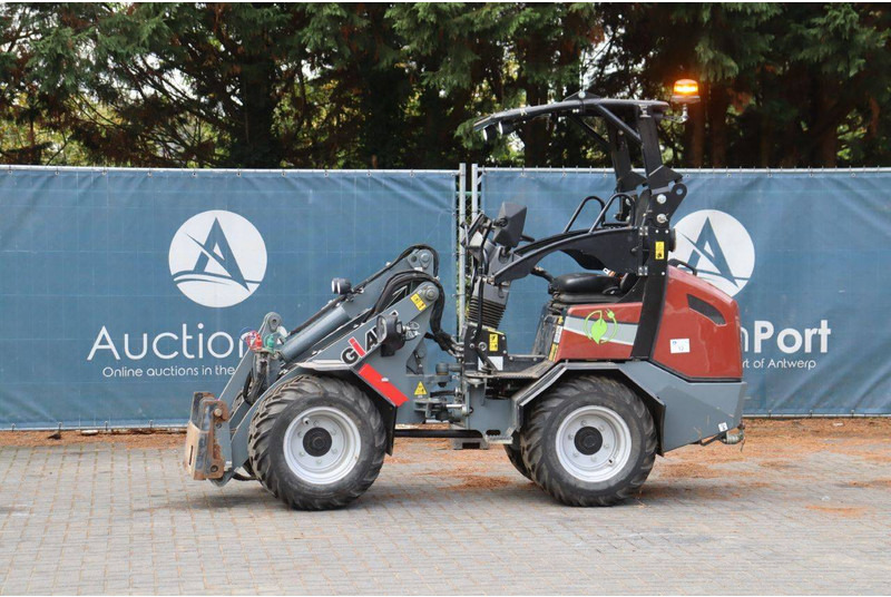Giant G2200E X-TRA - Kolový nakladač: obrázek 1 Giant G2200E X-TRA - Kolový nakladač: obrázek 1