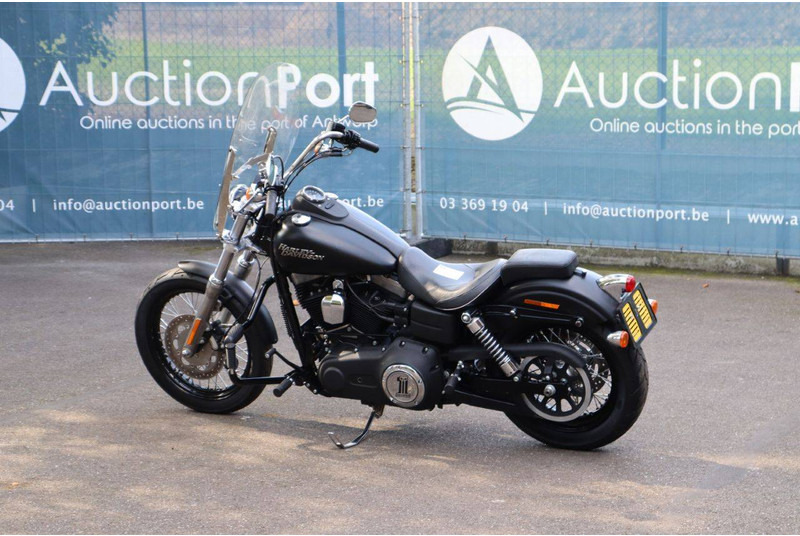 Harley-Davidson Dyna Street Bob - Motocykl: obrázek 3 Harley-Davidson Dyna Street Bob - Motocykl: obrázek 3