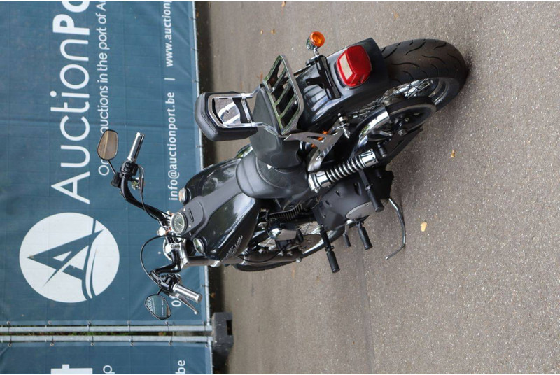 Harley-Davidson Dyna Street Bob - Motocykl: obrázek 4 Harley-Davidson Dyna Street Bob - Motocykl: obrázek 4