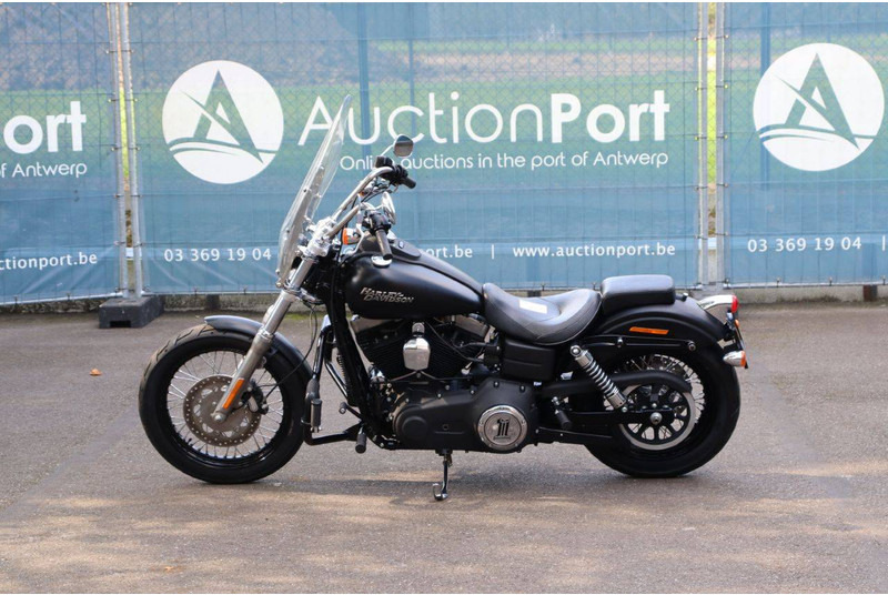Harley-Davidson Dyna Street Bob - Motocykl: obrázek 2 Harley-Davidson Dyna Street Bob - Motocykl: obrázek 2