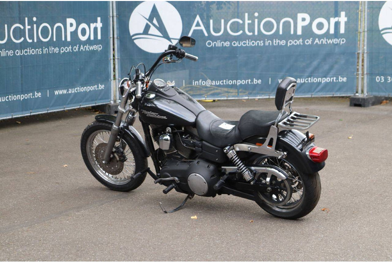 Harley-Davidson Dyna Street Bob - Motocykl: obrázek 3 Harley-Davidson Dyna Street Bob - Motocykl: obrázek 3