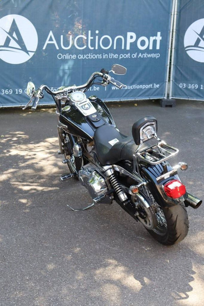 Harley-Davidson Dyna Super Glide - Motocykl: obrázek 5 Harley-Davidson Dyna Super Glide - Motocykl: obrázek 5