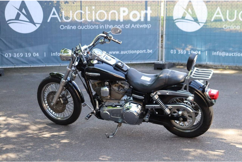 Harley-Davidson Dyna Super Glide - Motocykl: obrázek 3 Harley-Davidson Dyna Super Glide - Motocykl: obrázek 3