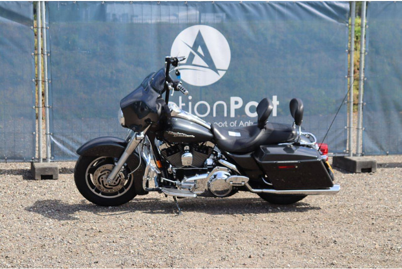 Harley-Davidson FLHX Street Glide - Motocykl: obrázek 1 Harley-Davidson FLHX Street Glide - Motocykl: obrázek 1