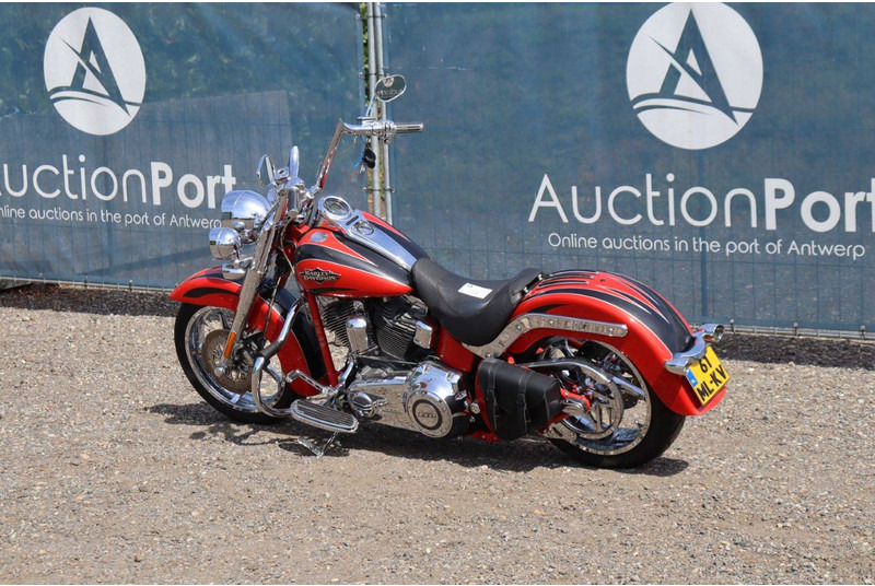 Harley-Davidson FLSTSE2 - Motocykl: obrázek 3 Harley-Davidson FLSTSE2 - Motocykl: obrázek 3