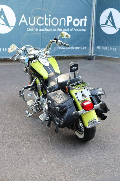 Harley-Davidson Heritage Softail Classic - Motocykl: obrázek 4 Harley-Davidson Heritage Softail Classic - Motocykl: obrázek 4