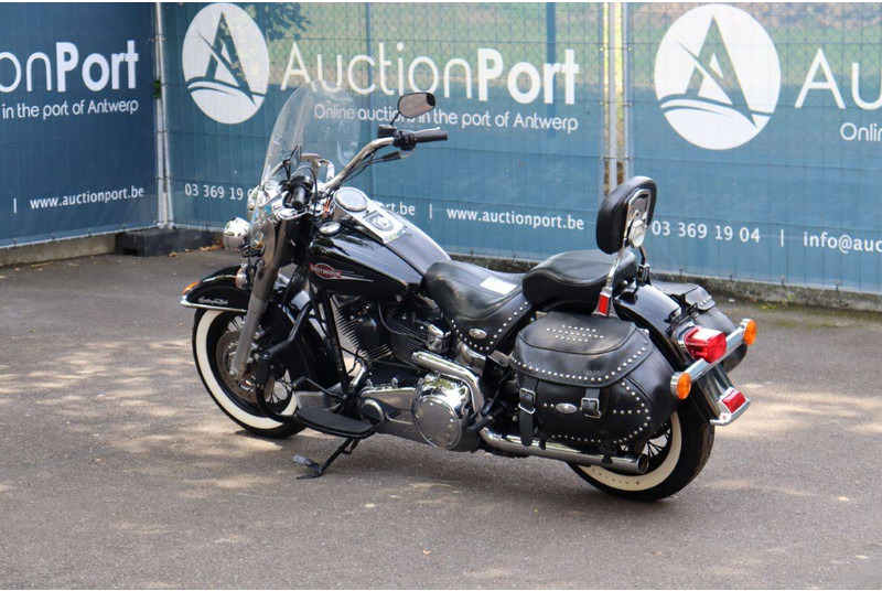 Harley-Davidson Heritage Softail Classic - Motocykl: obrázek 3 Harley-Davidson Heritage Softail Classic - Motocykl: obrázek 3