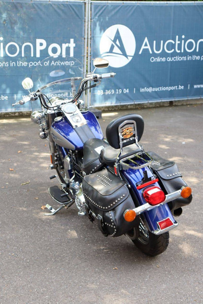 Harley-Davidson Heritage Softail Classic - Motocykl: obrázek 4 Harley-Davidson Heritage Softail Classic - Motocykl: obrázek 4