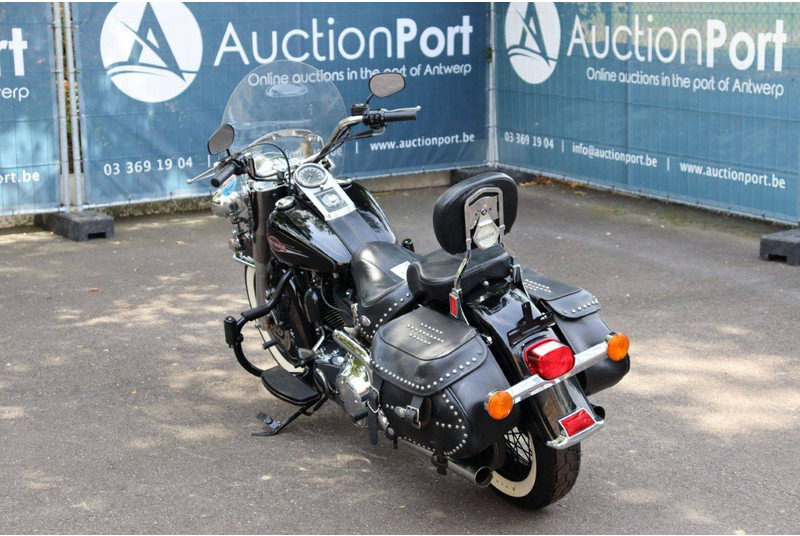 Harley-Davidson Heritage Softail Classic - Motocykl: obrázek 4 Harley-Davidson Heritage Softail Classic - Motocykl: obrázek 4