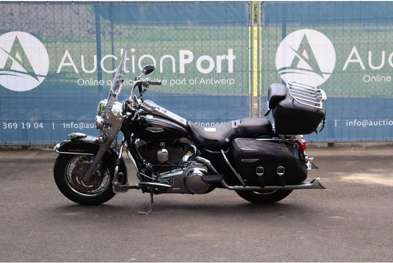 Harley-Davidson Road King Classic - Motocykl: obrázek 2 Harley-Davidson Road King Classic - Motocykl: obrázek 2