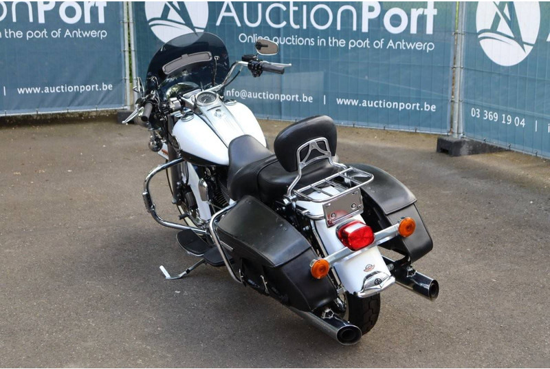 Harley-Davidson Road King Classic Touring - Motocykl: obrázek 4 Harley-Davidson Road King Classic Touring - Motocykl: obrázek 4