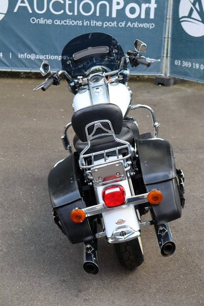 Harley-Davidson Road King Classic Touring - Motocykl: obrázek 5 Harley-Davidson Road King Classic Touring - Motocykl: obrázek 5