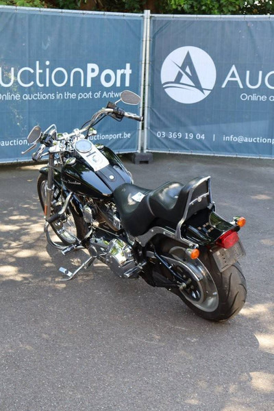 Harley-Davidson Softail Custom - Motocykl: obrázek 4 Harley-Davidson Softail Custom - Motocykl: obrázek 4