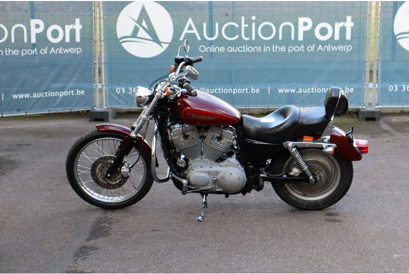 Harley-Davidson Sportster XL883 - Motocykl: obrázek 2 Harley-Davidson Sportster XL883 - Motocykl: obrázek 2