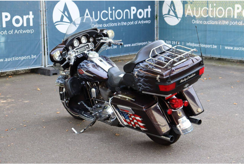 Harley-Davidson Ultra Classic CVO - Motocykl: obrázek 4 Harley-Davidson Ultra Classic CVO - Motocykl: obrázek 4