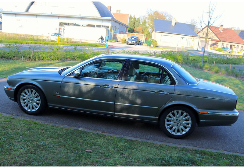 Jaguar XJ-6 3.0 Sovereign - Osobní auto: obrázek 2 Jaguar XJ-6 3.0 Sovereign - Osobní auto: obrázek 2