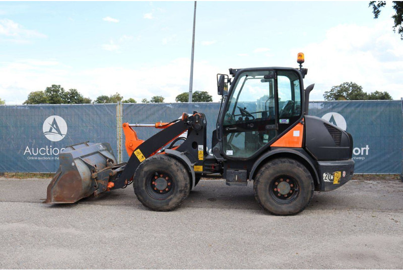 Komatsu WA70-7 - Kolový nakladač: obrázek 2 Komatsu WA70-7 - Kolový nakladač: obrázek 2