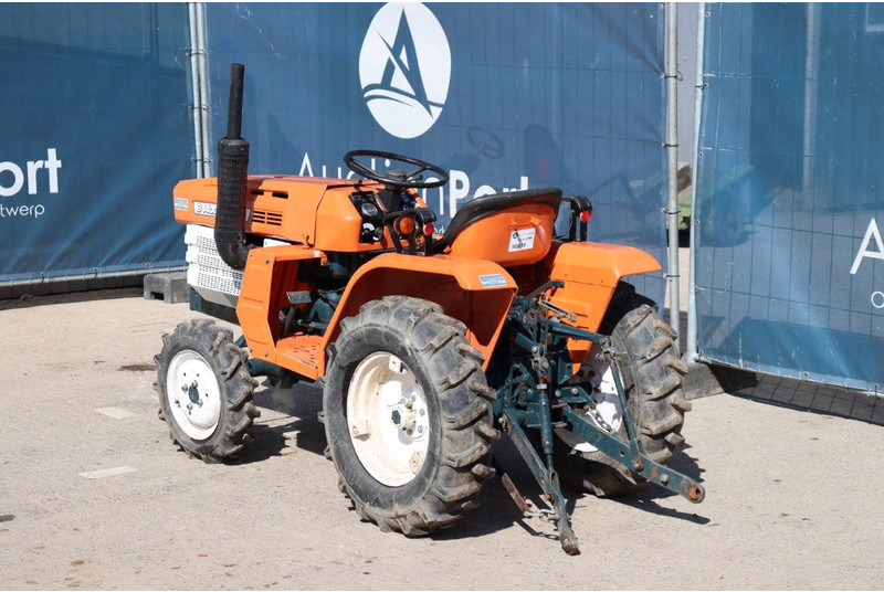 Kubota B1400 - Traktor: obrázek 3 Kubota B1400 - Traktor: obrázek 3
