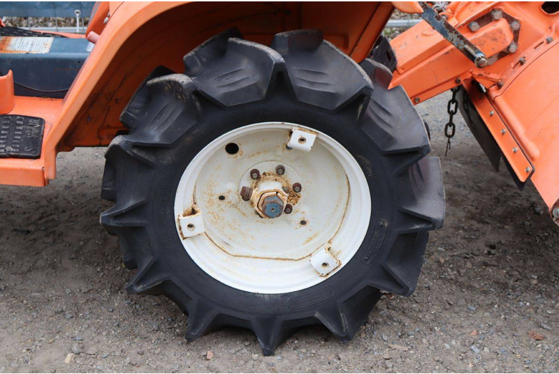 Traktor Kubota B1402: obrázek 15