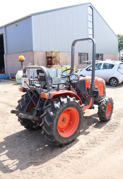 Kubota B2530 - Traktor: obrázek 5 Kubota B2530 - Traktor: obrázek 5