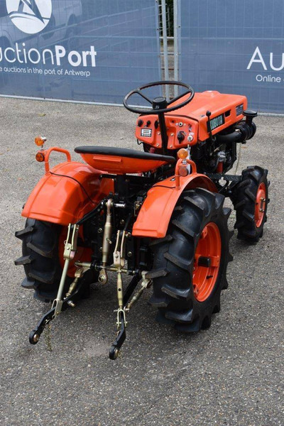 Kubota B5000 - Traktor: obrázek 4 Kubota B5000 - Traktor: obrázek 4