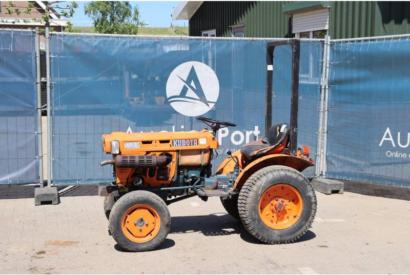Kubota B6100 D - Traktor: obrázek 1 Kubota B6100 D - Traktor: obrázek 1