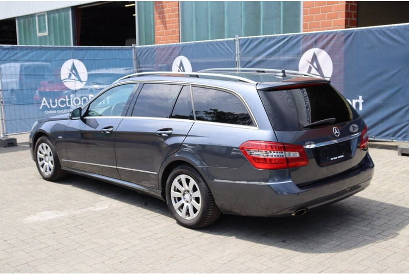 Mercedes-Benz E-Klasse 200 GCI - Osobní auto: obrázek 4 Mercedes-Benz E-Klasse 200 GCI - Osobní auto: obrázek 4