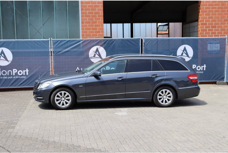 Mercedes-Benz E-Klasse 200 GCI - Osobní auto: obrázek 1 Mercedes-Benz E-Klasse 200 GCI - Osobní auto: obrázek 1