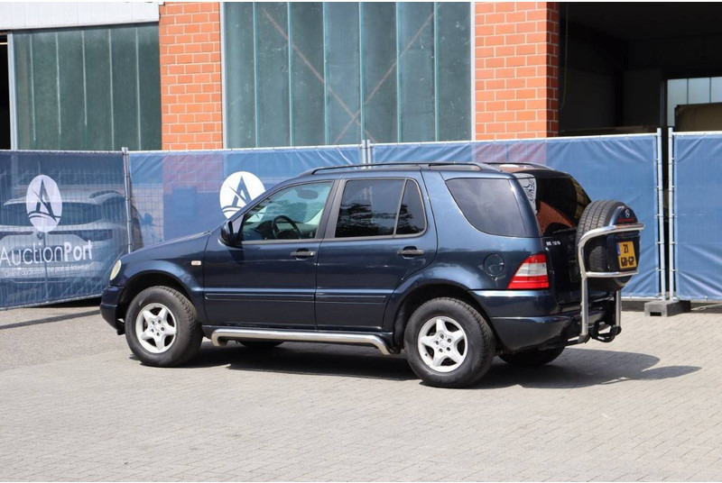 Mercedes-Benz M-Klasse ML 320 - SUV: obrázek 3 Mercedes-Benz M-Klasse ML 320 - SUV: obrázek 3