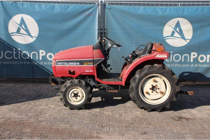 Mitsubishi MT165 - Traktor: obrázek 2 Mitsubishi MT165 - Traktor: obrázek 2