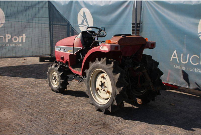 Mitsubishi MT165 - Traktor: obrázek 3 Mitsubishi MT165 - Traktor: obrázek 3