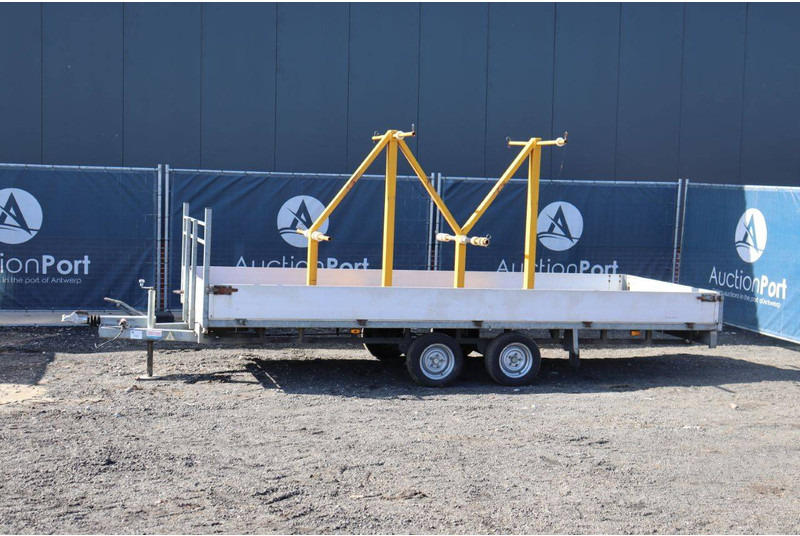 NH PLATEAU - Přívěs plato/ Valník: obrázek 1 NH PLATEAU - Přívěs plato/ Valník: obrázek 1