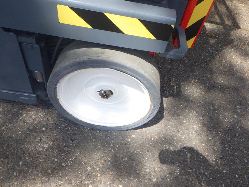 Skyjack SJ3226 - Nůžková plošina: obrázek 4 Skyjack SJ3226 - Nůžková plošina: obrázek 4