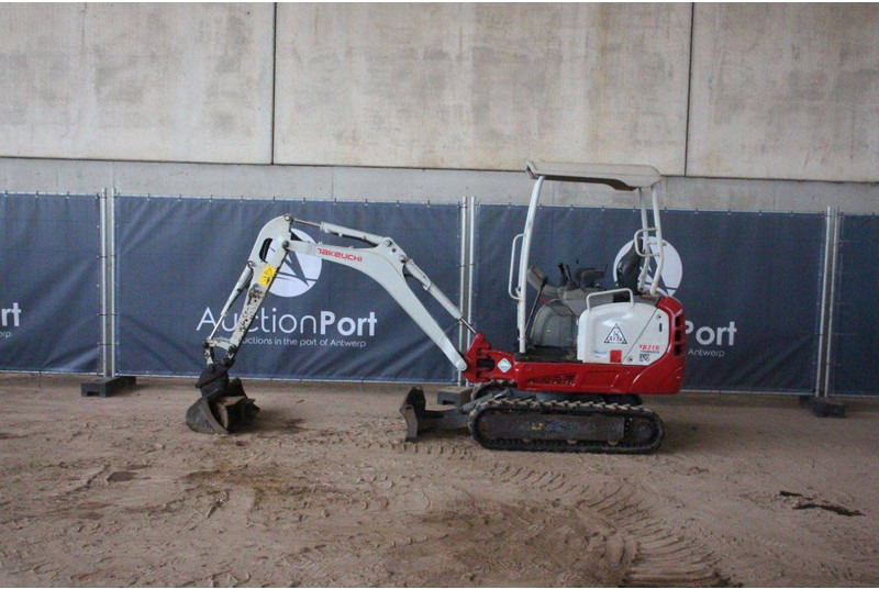 Takeuchi TB216 - Mini rýpadlo: obrázek 2 Takeuchi TB216 - Mini rýpadlo: obrázek 2