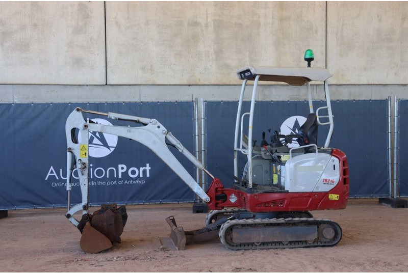 Takeuchi TB216 - Mini rýpadlo: obrázek 1 Takeuchi TB216 - Mini rýpadlo: obrázek 1