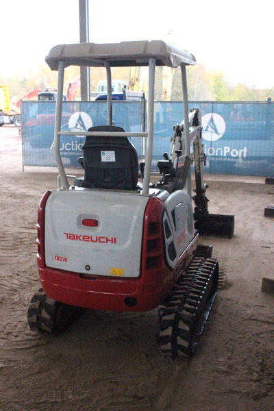 Takeuchi TB216 - Mini rýpadlo: obrázek 5 Takeuchi TB216 - Mini rýpadlo: obrázek 5