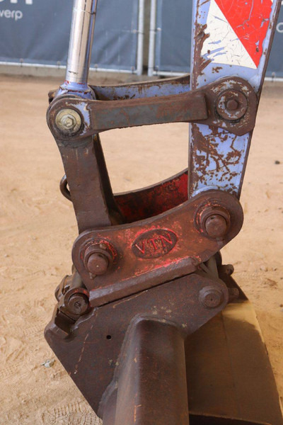 Pásové rýpadlo Takeuchi TB80FR: obrázek 19