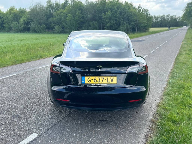 Tesla Model 3 - Sedan: obrázek 4 Tesla Model 3 - Sedan: obrázek 4