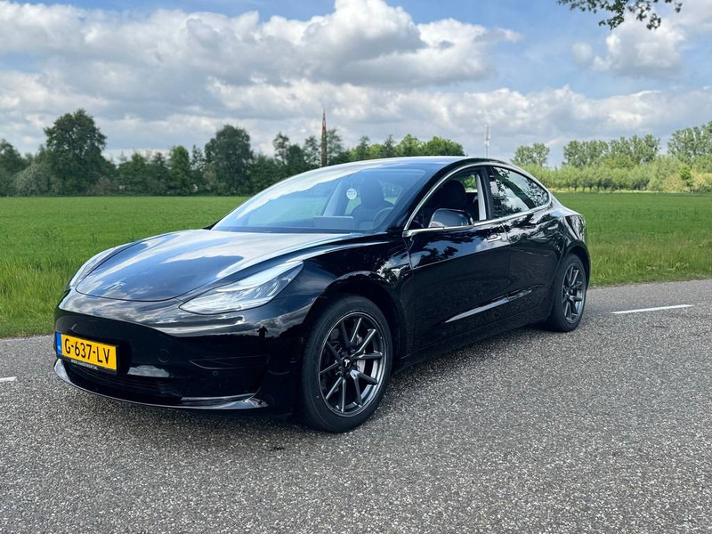 Tesla Model 3 - Sedan: obrázek 1 Tesla Model 3 - Sedan: obrázek 1