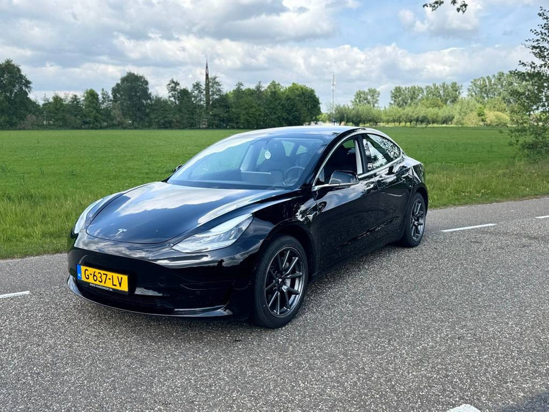 Tesla Model 3 - Sedan: obrázek 2 Tesla Model 3 - Sedan: obrázek 2