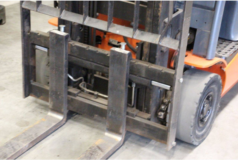 Elektrický vysokozdvižný vozík Toyota 8FBE15T: obrázek 11